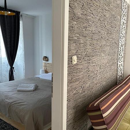 Apartments Kremenic Крес Екстериор снимка