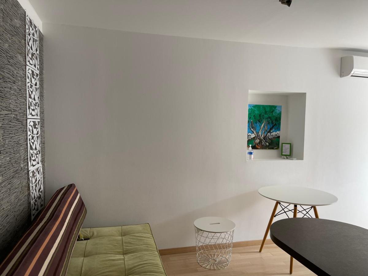 Apartments Kremenic Крес Екстериор снимка