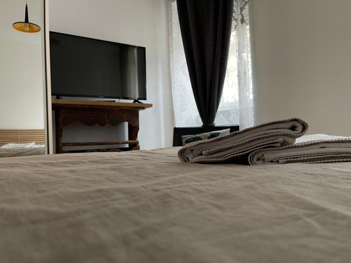 Apartments Kremenic Крес Екстериор снимка