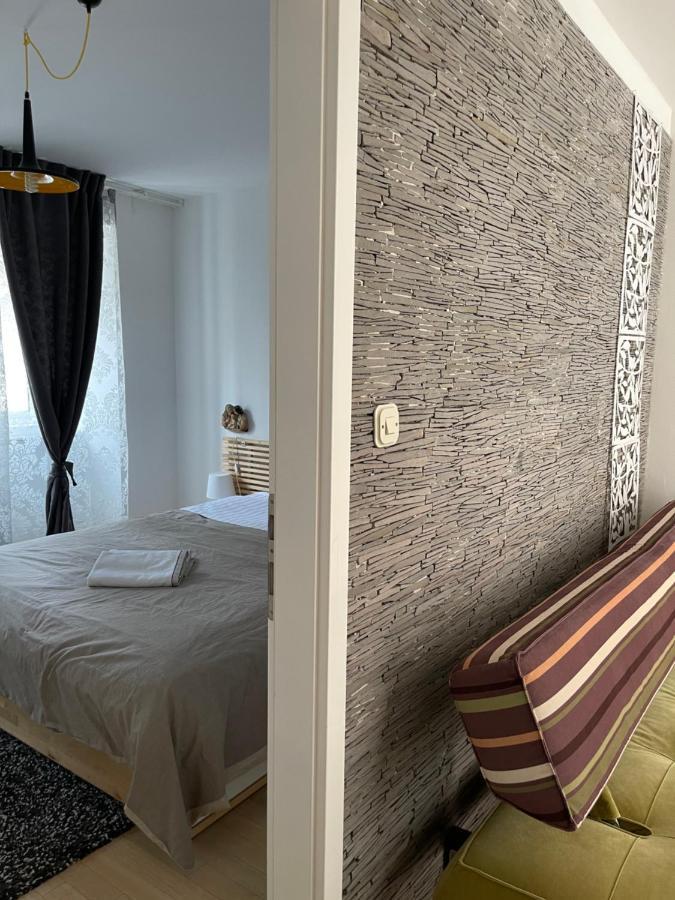 Apartments Kremenic Крес Екстериор снимка