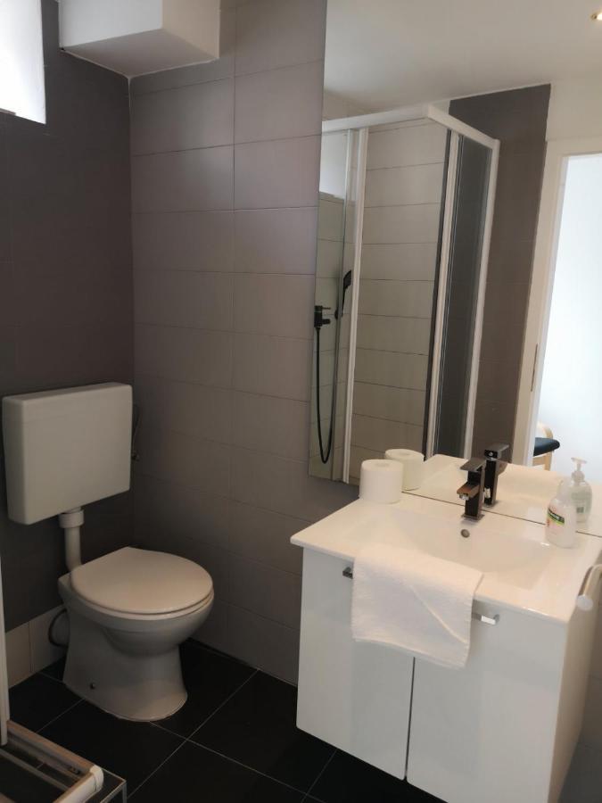 Apartments Kremenic Крес Екстериор снимка