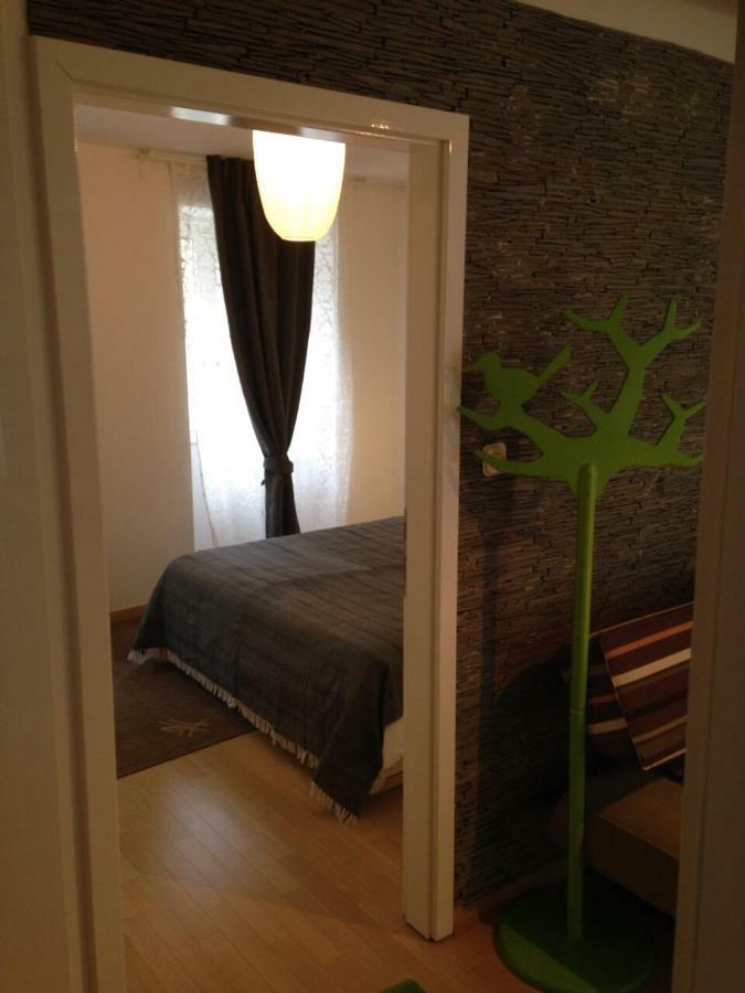 Apartments Kremenic Крес Екстериор снимка